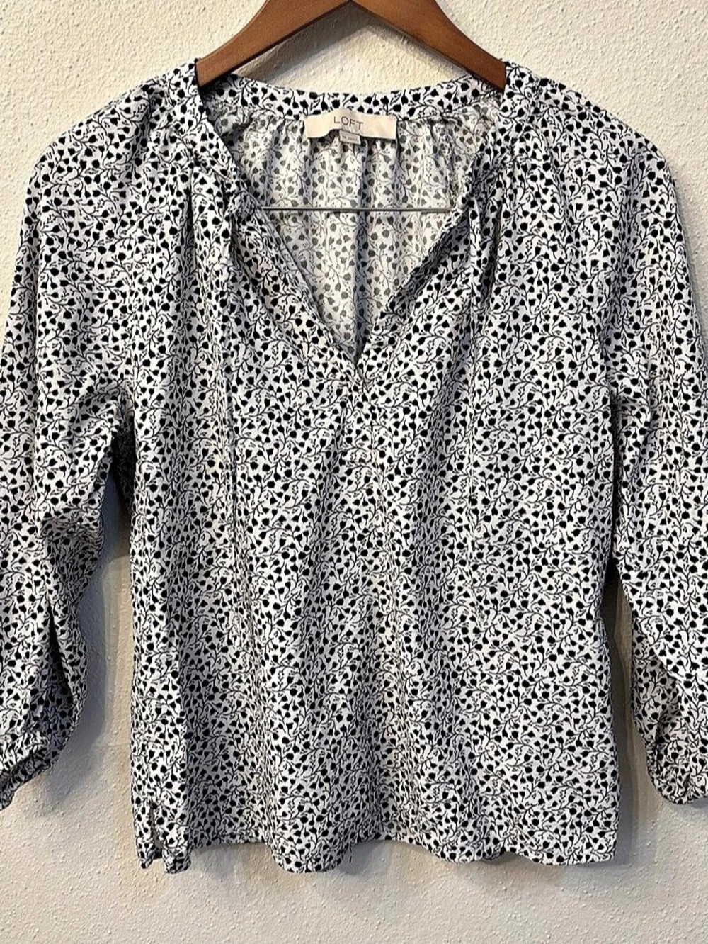 LOFT Floral Peasant Blouse in White & Black Size XS Tie Neck
